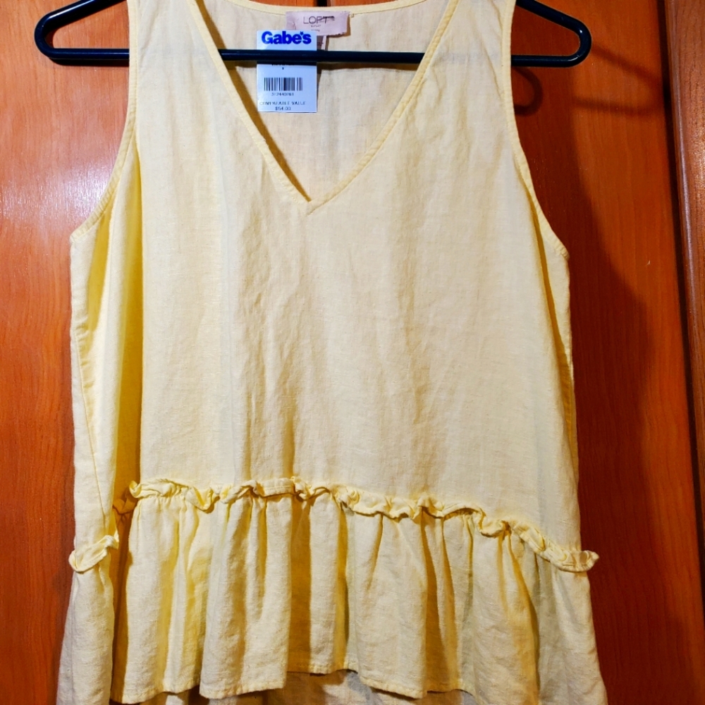 New, Loft,  Womens, V-neck, Yellow Ruffle bottom tank. Size xs.